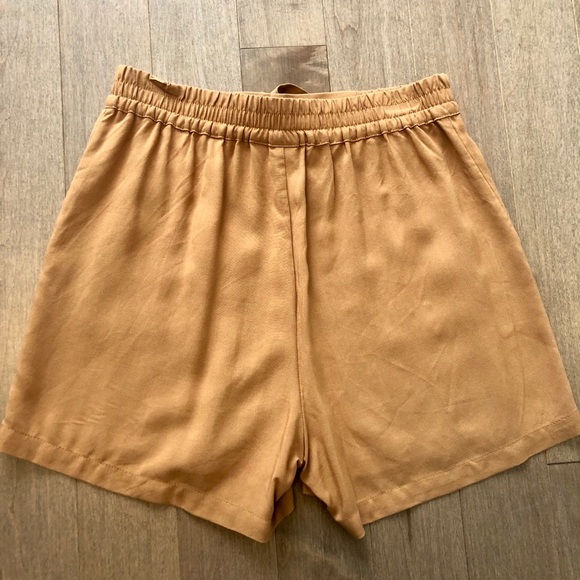 Beige high waisted loose shorts NERVER WORN!!! XXS - Picture 2 of 3